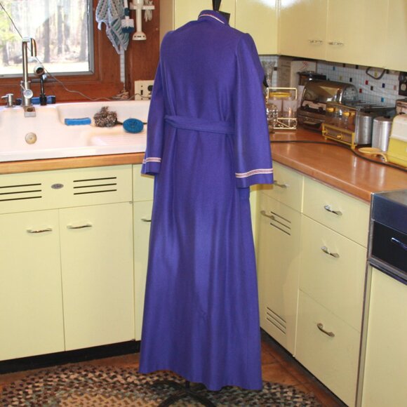 Vintage At HomeWear Ladies Bath Robe Union Made - Picture 2 of 7